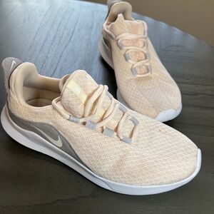 Nike Viale Women’s Walking Shoes